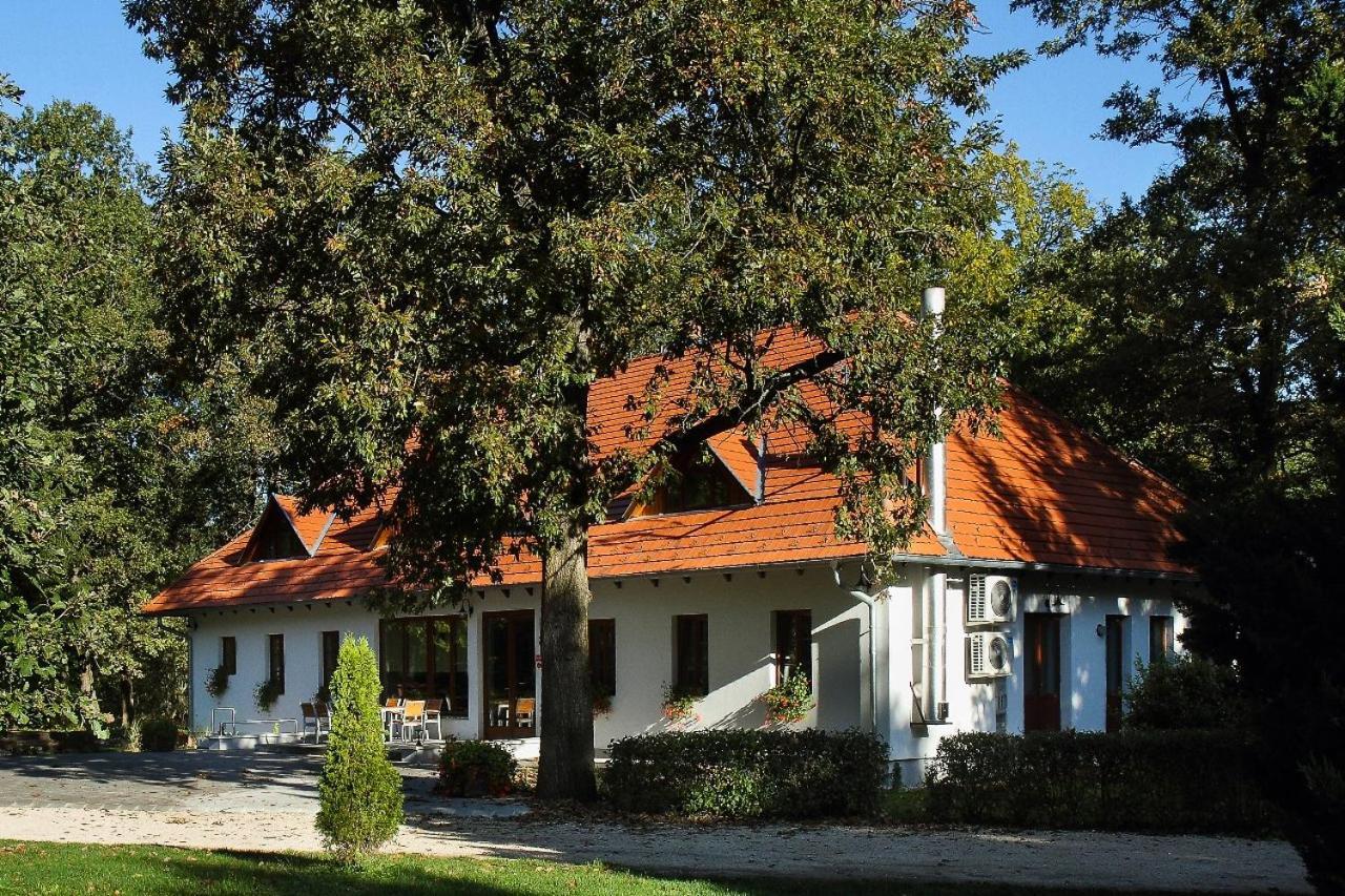 Hodoseri Vadaszhaz Bakonyszentlaszlo Exteriér fotografie